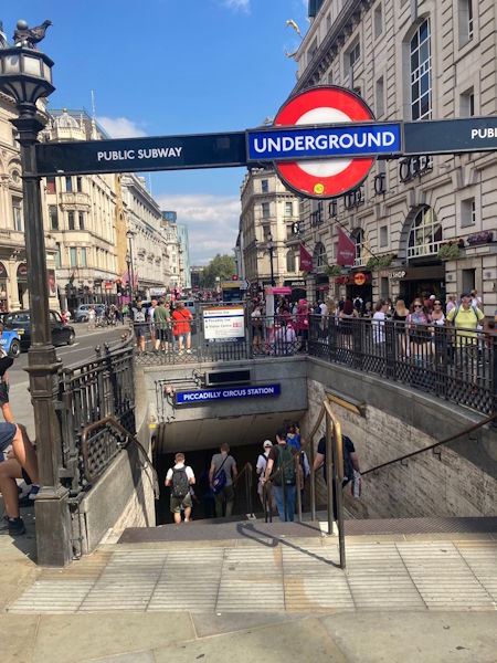 Piccadilly Circus station